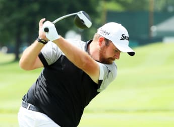 Lowry lead trimmed at Oakmont