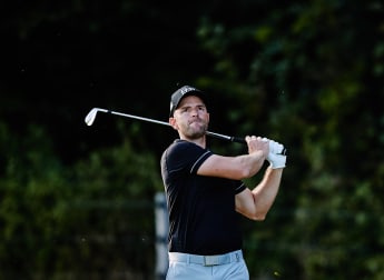 Schneider remains in pole position on historic day at the Swiss Challenge