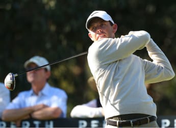 Schwartzel streaks clear in Thailand