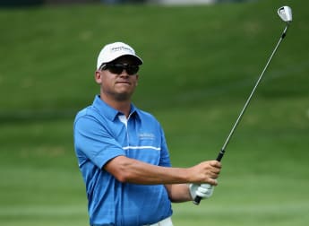 Van Der Walt moves ahead