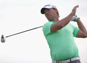 Lundberg equals course record