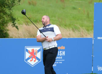 Lee and Bairstow share lead in Scotland