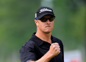 Andersson Hed clinging on