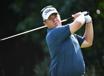 Coetzee moves into commanding lead