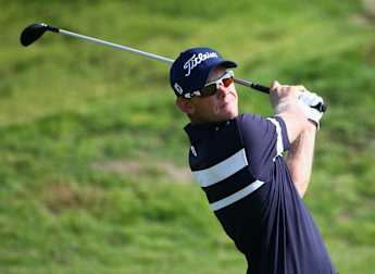 Hansen holds halfway lead in Oman