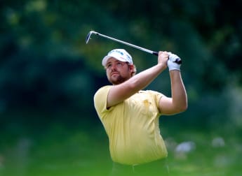 Moore claims par three title