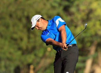 Khan takes control in Spain