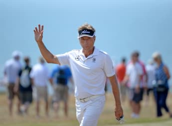 Record-breaking Langer extends his advantage 