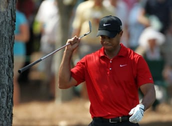 Woods roars into contention