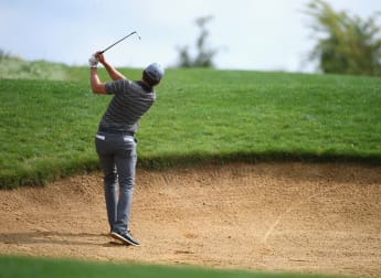 Hanson moves ahead in Prague