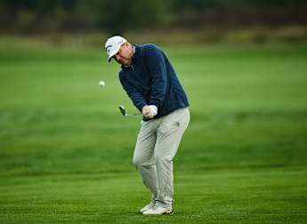 McGowan goes low to take early lead in Beroun