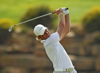 Huldahl leads after spectacular round