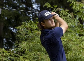 Schott shines late to claim Euram Bank Open lead