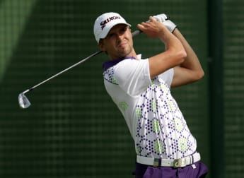 Trio lead tightly bunched field