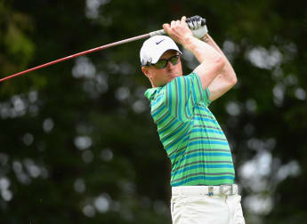 Spotless Dyson keeps his card tidy