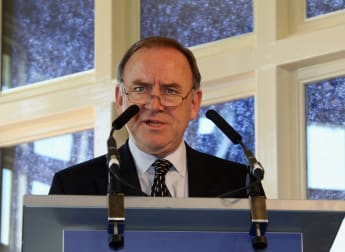 R&A and USGA announce rule that prohibits anchored strokes