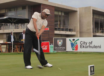 Mayor tees off SA Open