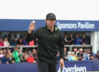 Majestic McIlroy leads in Scotland