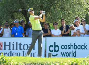 Kaymer claims halfway lead