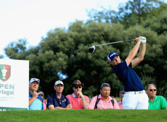 Wallace remains on course for wire-to-wire success