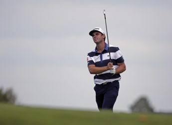 Arnaus goes low to take Sweden lead 