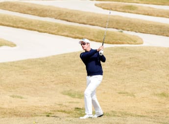 Flying Finn Ilonen surges clear