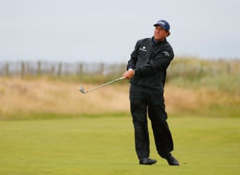 Mickelson maintains momentum at Troon