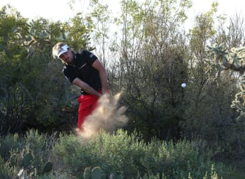 Dubuisson chasing Day