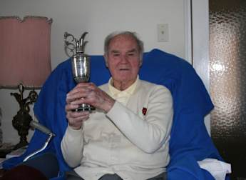 Golfing greats pay 90th birthday tribute to Nagle