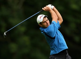 Molinari moves clear