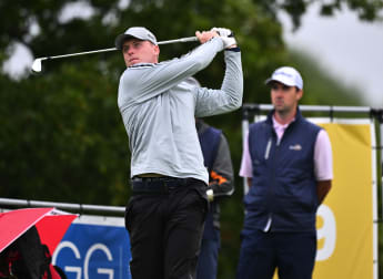 Andersen leads rain-affected second round in Sweden