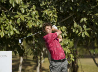 Kemmer claims halfway lead in Austria