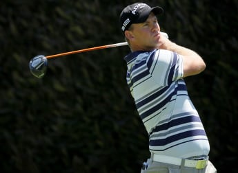 Karlsson moves into contention