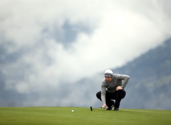 Gallacher and Noren shine prior to fog