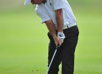 Red hot Coles leads with Luiten