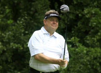 Oldcorn goes top with sensational 61