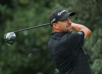 Fast start puts Fichardt in front