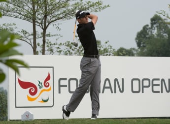 Arnold and Davies set the pace in China