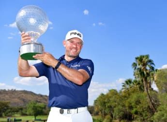 Westwood surges into Race to Dubai Top 20