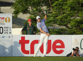 Uihlein shares early lead in Thailand