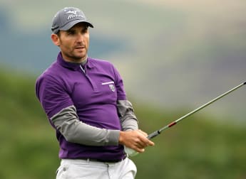 Garrido shrugs off Foster to stay top