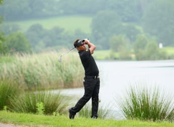 Jaidee enjoys narrow advantage