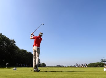 Evans holds narrow lead in Spijk