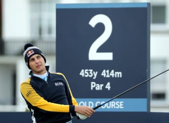 Schwab edges into Scotland lead