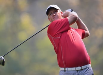 Flawless Fraser grabs the lead