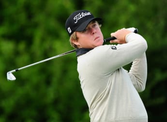 Coetzee establishes narrow lead
