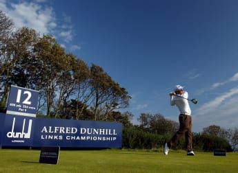 Oosthuizen leads the way in Scotland