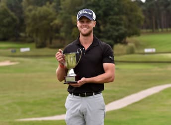 Hurly plays the Long game to win in Italy