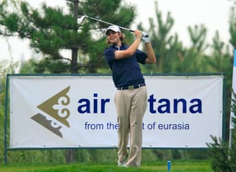 Uihlein stays in front