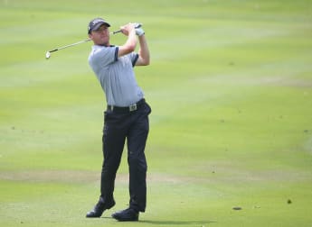 Hoey furrows early advantage